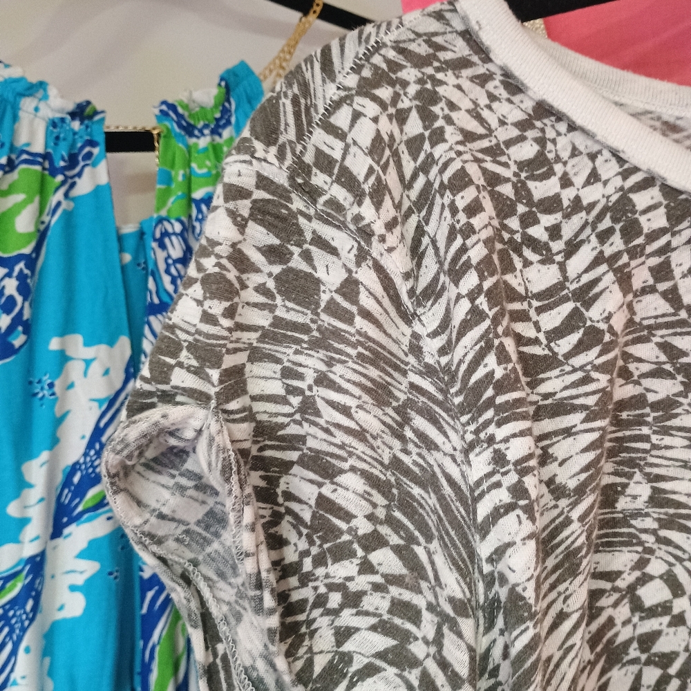 We The Free Abstract Patterned Olive Grey and White Cuff Sleeves Top - Picture 3 of 4